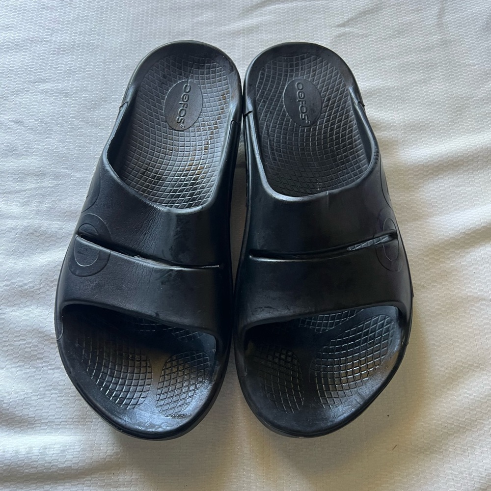 OOFOS Men's Black Comfort Slides